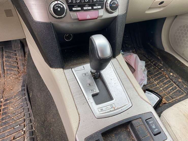 #1394-•-2013-subaru-outback-all-wheel-drive-image-11