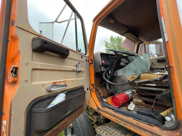 #1381-•-international-f-2674-tri-axel-dump-truck-image-6