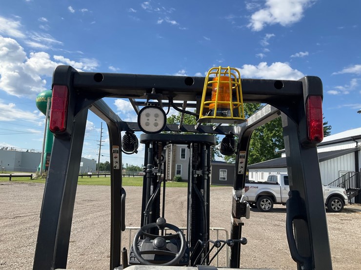 #1388-•-2014-yale-glc040sv-forklift-image-23