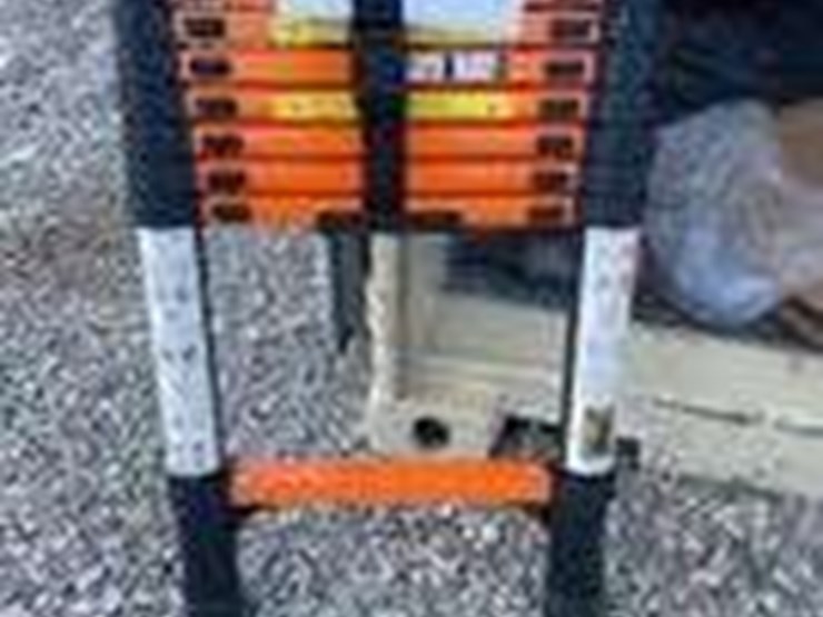 10-step-single-side-telescoping-ladder-image-1