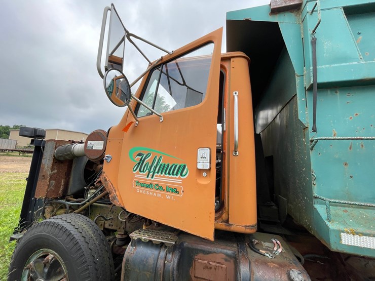 #1381-•-international-f-2674-tri-axel-dump-truck-image-5