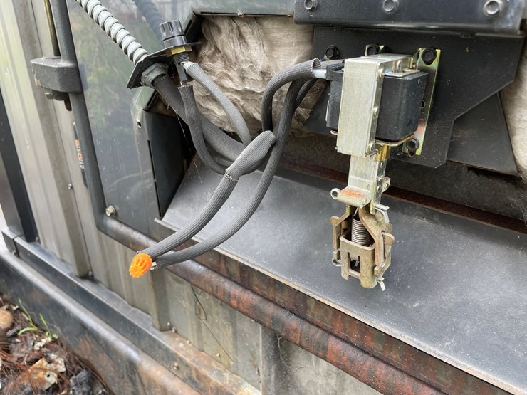 #1376-•-2015-central-boiler-cl-7260-outdoor-wood-furnace-image-15