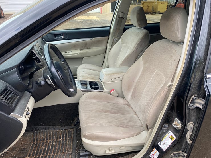 #1394-•-2013-subaru-outback-all-wheel-drive-image-8