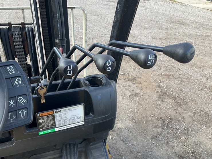 #1387-•-2013-yale-glc040sv-forklift-image-26