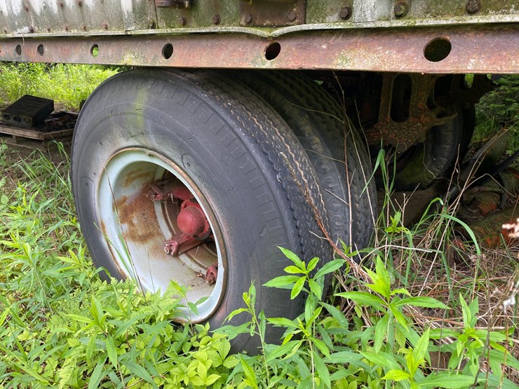 #1631-•-semi-trailer-with-contents-(no-title)-image-10
