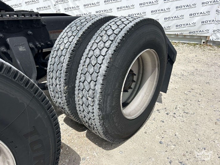 2016-freightliner-cascadia-132-image-48