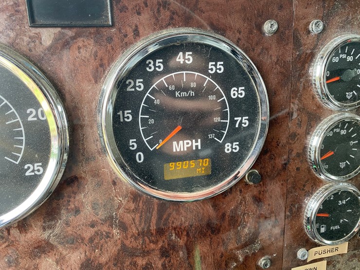 #1562-•-2007-international-truck-image-28