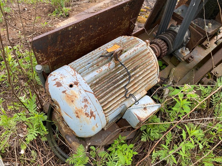 #1579-•-wood-chipper-with-electric-motor-image-6