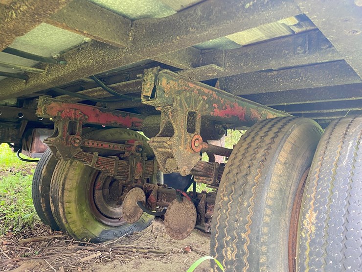 #1631-•-semi-trailer-with-contents-(no-title)-image-12