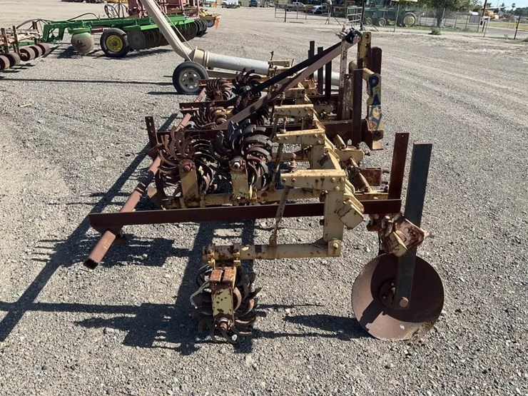 custom-3-pt-3-row-60"-rolling-cultivator-image-4