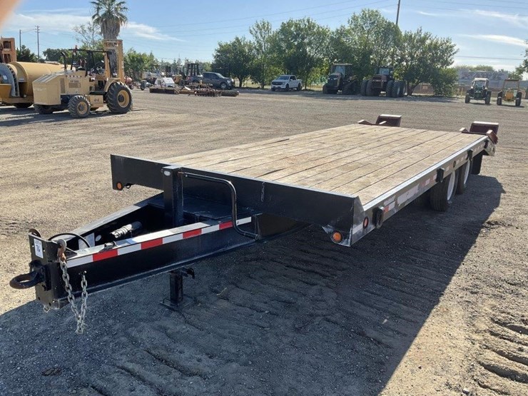 towmaster-8.5'x25'-equipment-trailer-image-3
