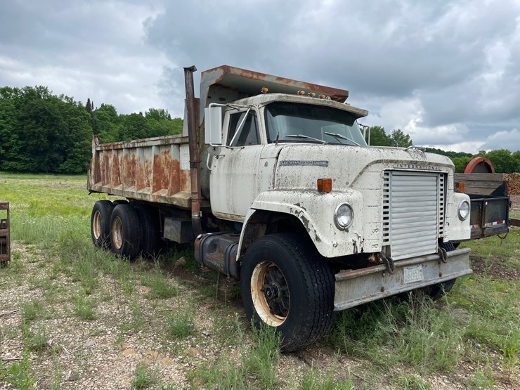 #1392-•-1974-fleetstar-2070a-tandem-axel-dump-truck-image-3