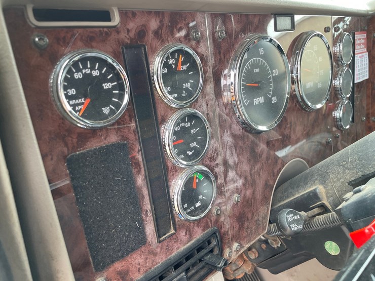 #1377-•-2006-international-9400i-6x4-sleeper-cab-semi-tractor-image-10