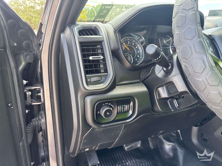 2020-dodge-2500-image-13