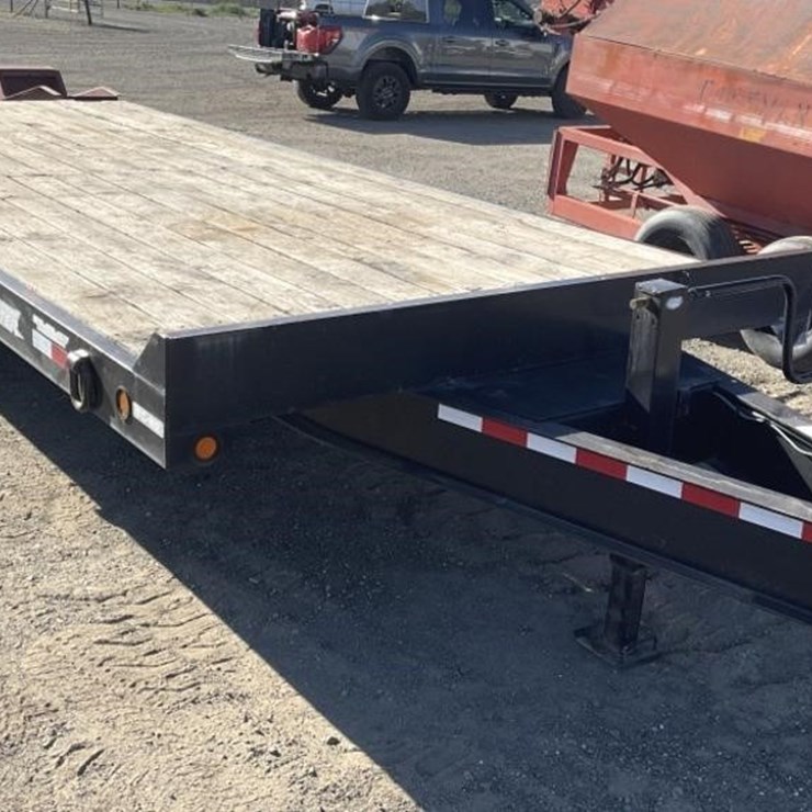 TOWMASTER 8.5'x25' Equipment Trailer