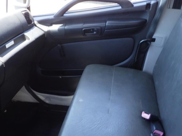 2015-hino-338-image-35