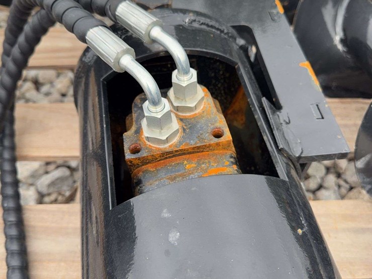 hydraulic-earth-auger-attachment-with-dual-augers-image-2