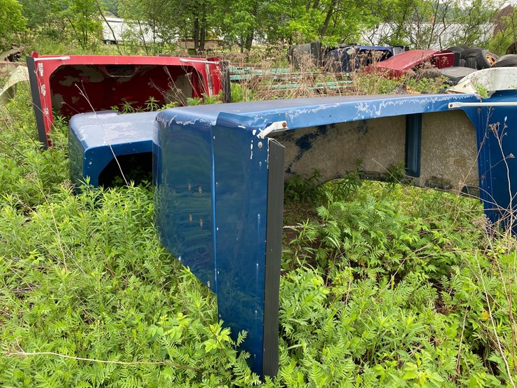 #1587-•-various-semi-tractor-hoods-and-wind-dams-image-7