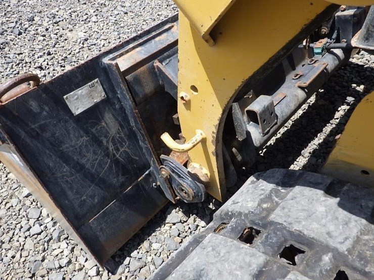 2018-caterpillar-239d-image-13