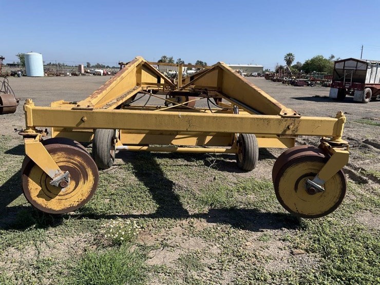 marvin-16x30-triplane-image-5