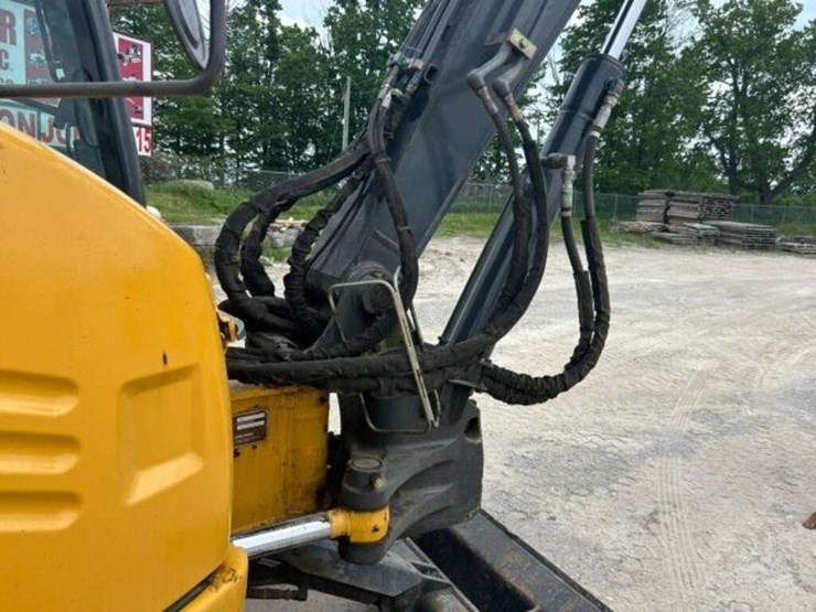 2014-deere-85g-image-40