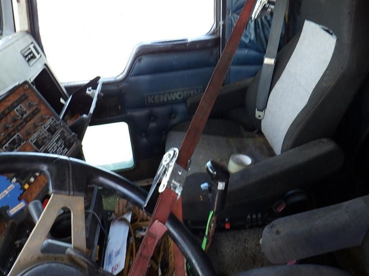2000-kenworth-w900b-image-15