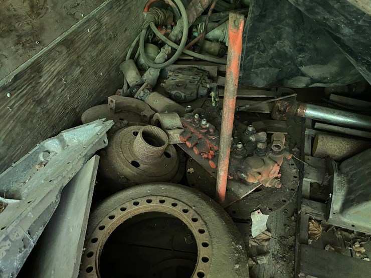 #1639-•-semi-trailer-with-contents-(no-title)-image-11