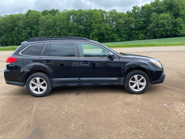 #1394-•-2013-subaru-outback-all-wheel-drive-image-3