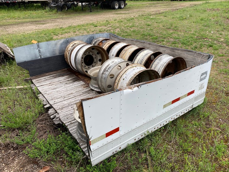 #1576-•-(14)-semi-trailer-rims-and-pile-of-scrap-metal-image-3