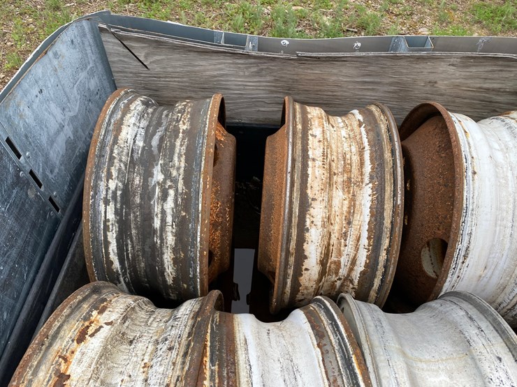 #1576-•-(14)-semi-trailer-rims-and-pile-of-scrap-metal-image-9