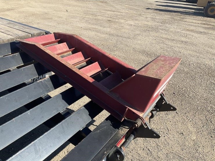towmaster-8.5'x25'-equipment-trailer-image-10