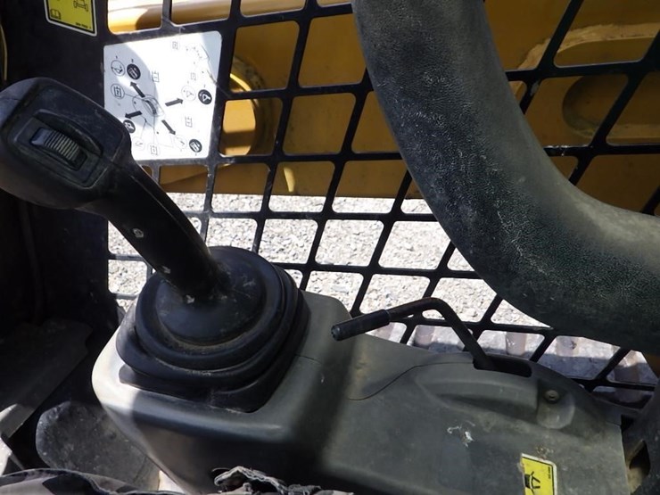 2018-caterpillar-239d-image-32