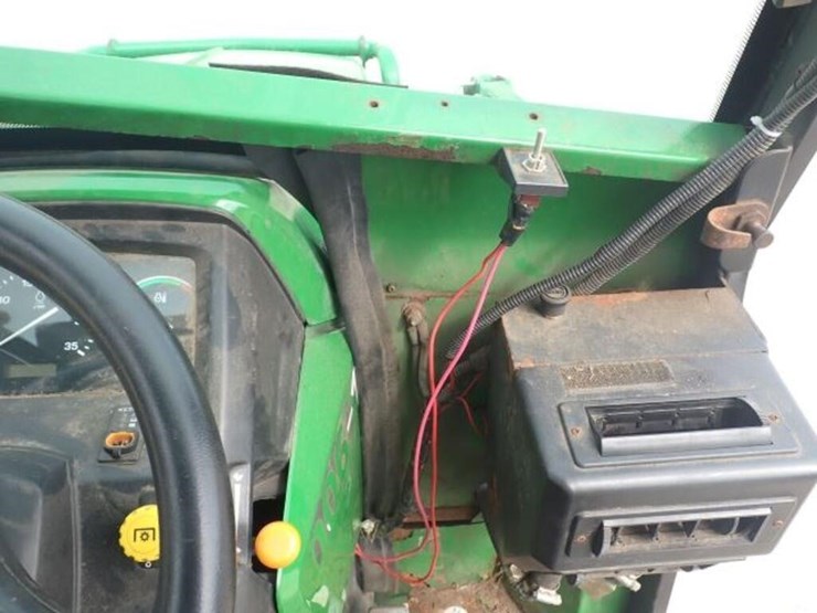 2011-john-deere-1023e-image-35