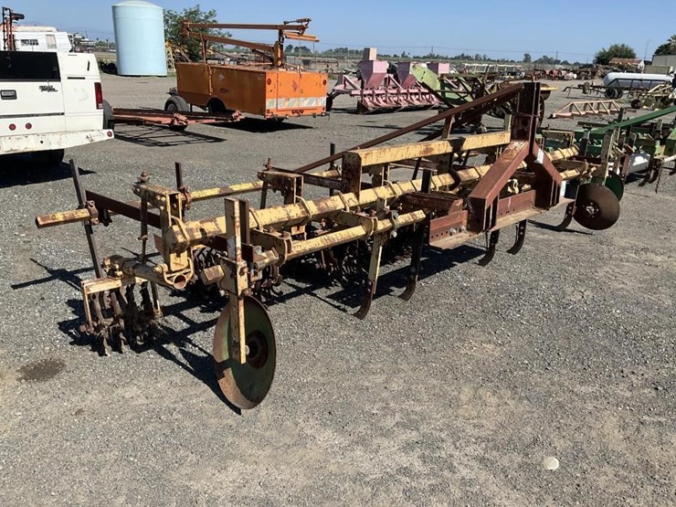 custom-3-pt-3-row-60"-rolling-cultivator-image-3