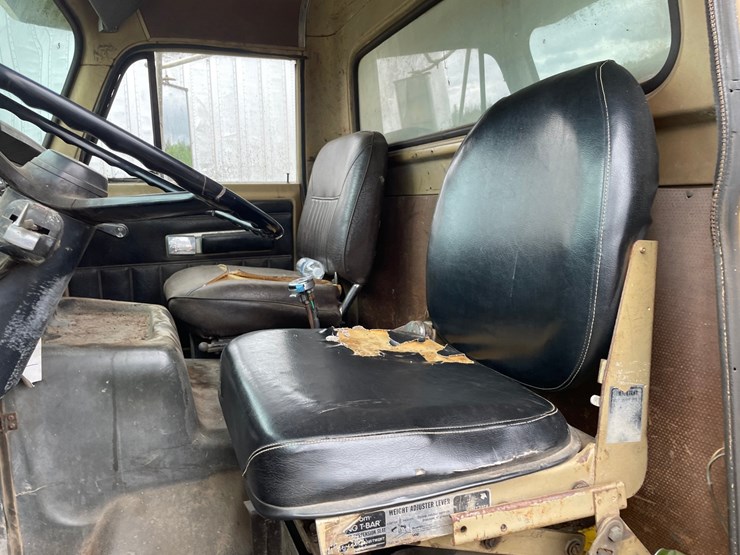 #1392-•-1974-fleetstar-2070a-tandem-axel-dump-truck-image-32