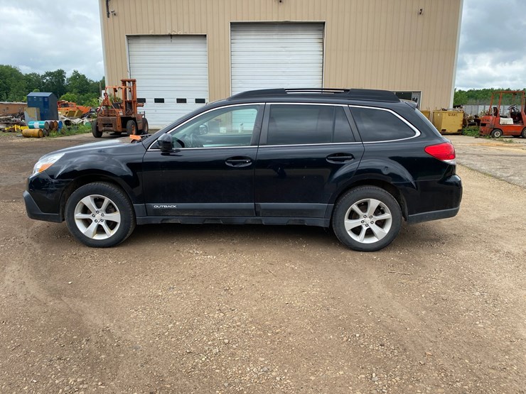 #1394-•-2013-subaru-outback-all-wheel-drive-image-6