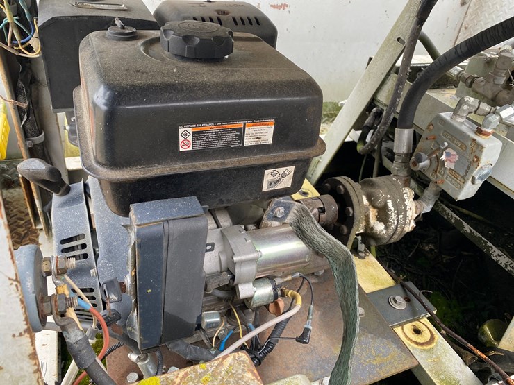 #1561-•-1988-international-boom-service-truck-image-16