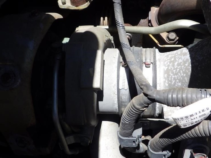 2015-hino-338-image-39