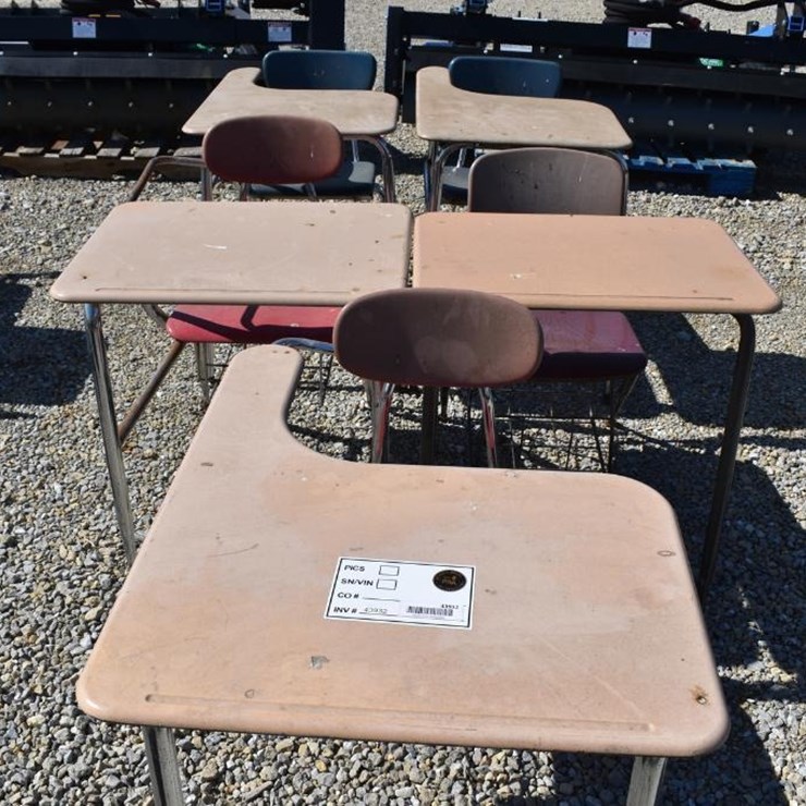 LOT OF SCHOOL DESK 43932