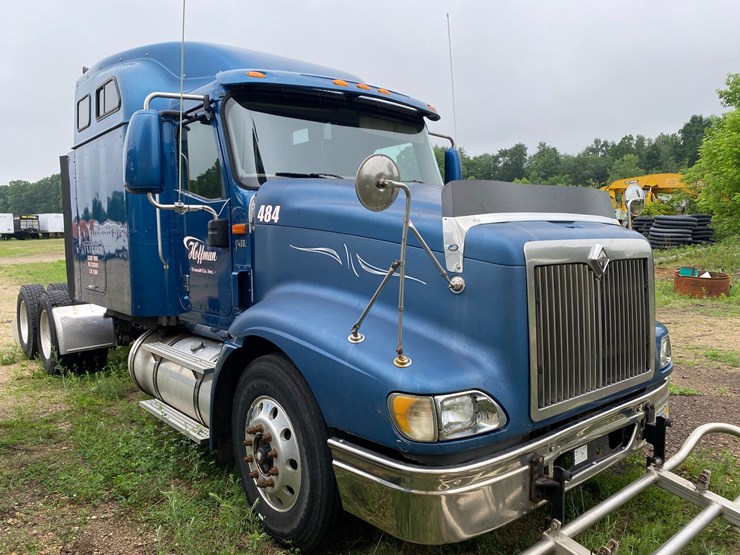 #1562-•-2007-international-truck-image-2