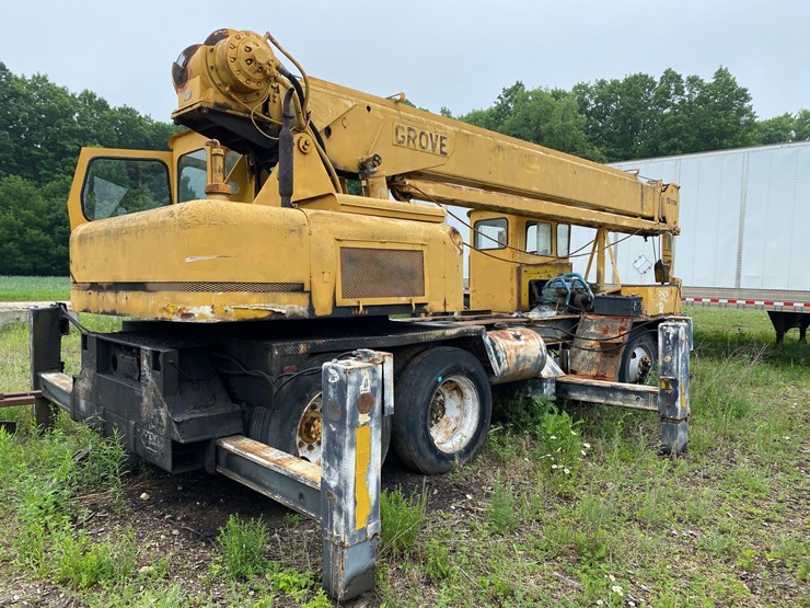 #1558-•-grove-15-ton-crane-image-3