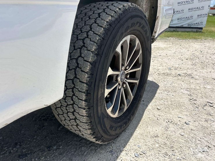 2020-ford-f150-image-25