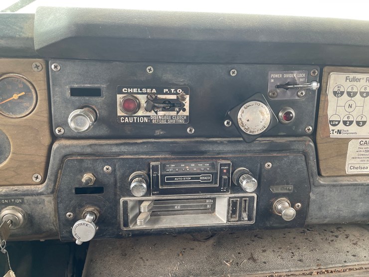#1392-•-1974-fleetstar-2070a-tandem-axel-dump-truck-image-37