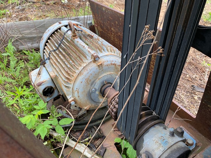 #1579-•-wood-chipper-with-electric-motor-image-13