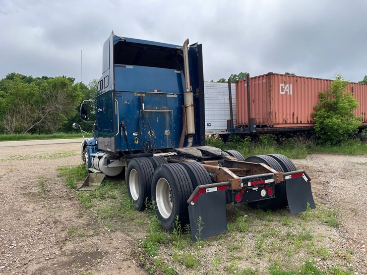 #1377-•-2006-international-9400i-6x4-sleeper-cab-semi-tractor-image-4