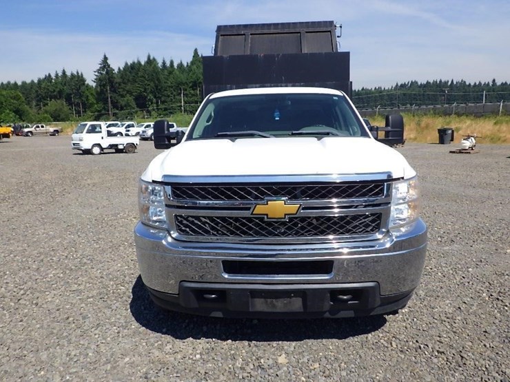 2013-chevrolet-3500hd-image-2