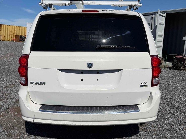 2013-dodge-caravan-image-4