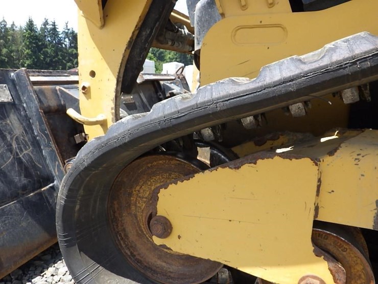 2018-caterpillar-239d-image-12