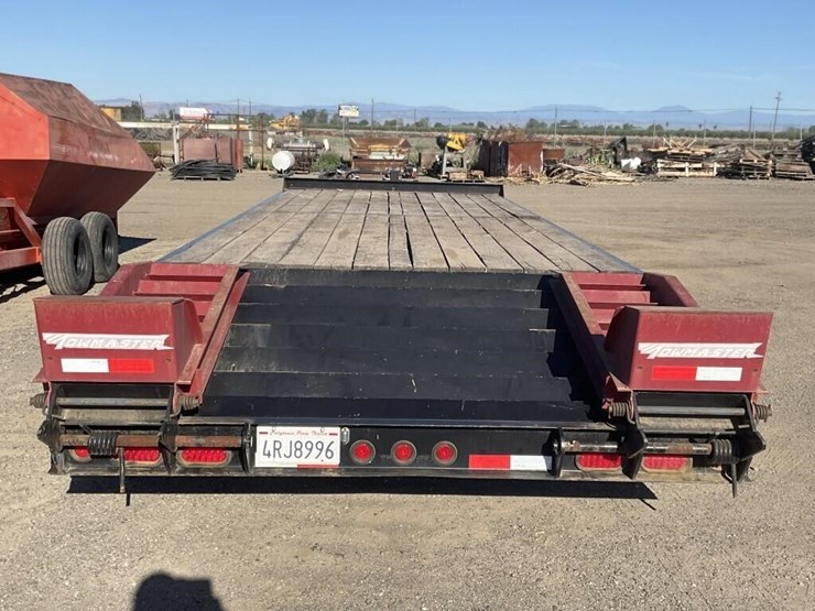towmaster-8.5'x25'-equipment-trailer-image-5