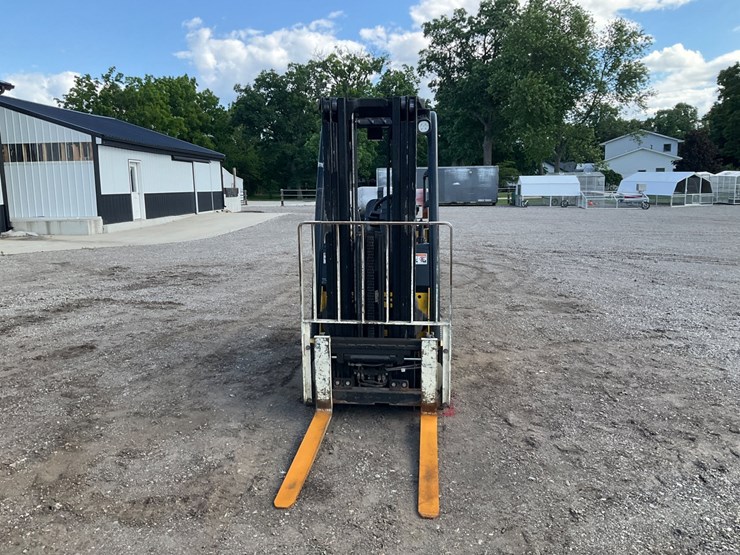 #1387-•-2013-yale-glc040sv-forklift-image-8